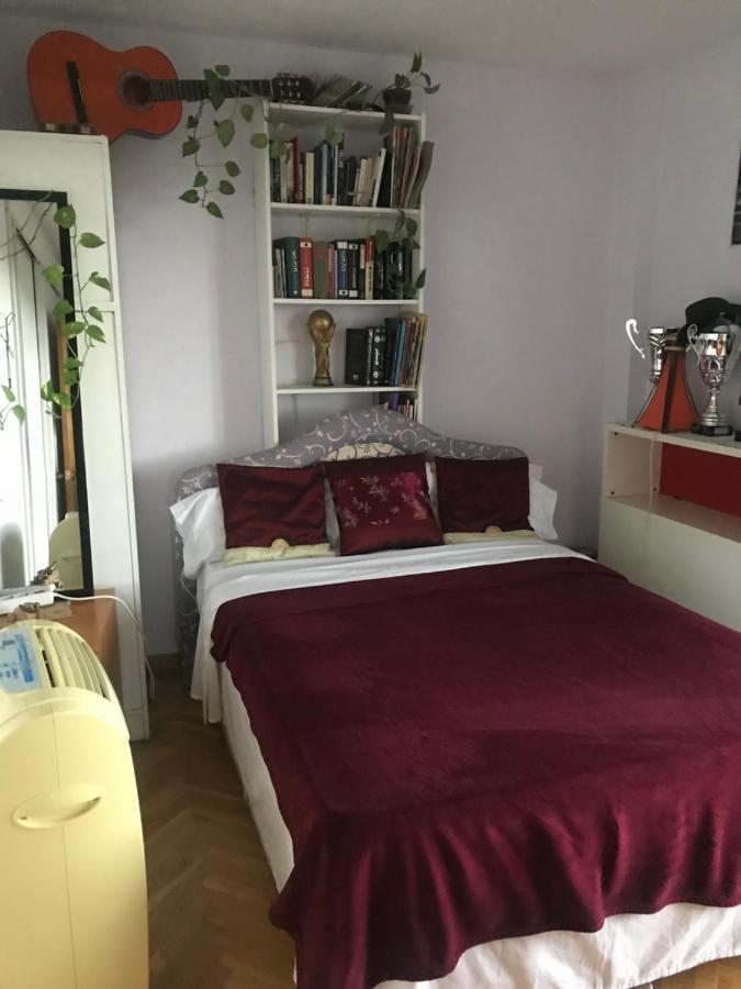 Habitacion Economica Tres Cantos Exteriör bild